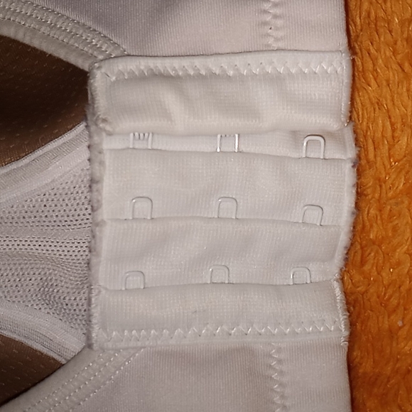 Vanity Fair Bra Size 38C - Picture 3 of 6